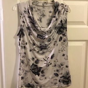 Worthington scooped top size M